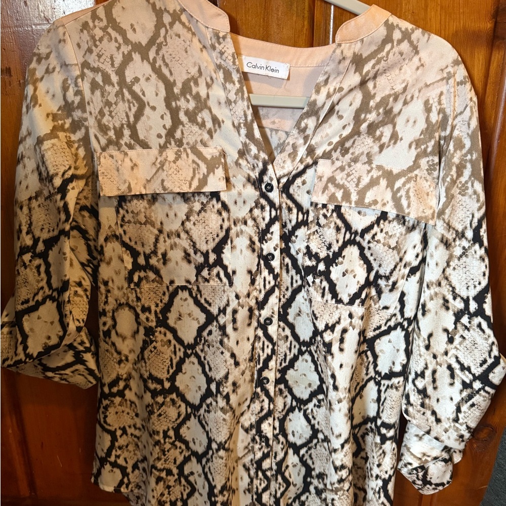 Calvin Klein Women's Snake Print Top - Black and Cream